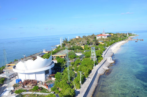 Mái vòm cho radar hay còn gọi là radome (chữ ghép giữa radar và dome - mái vòm) được ra đời để bảo vệ cánh thu - phát tín hiệu radar khỏi môi trường khắc nghiệt bên ngoài. Nguồn ảnh: Baohaiquan.