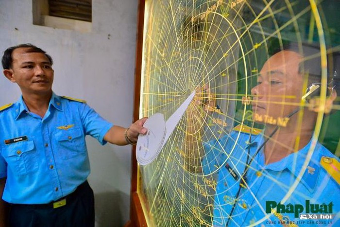 Tuy nhiên, dù sử dụng vật liệu gì thì vẫn phải đảm bảo việc ảnh hưởng ít nhất tới tầm phát và cường độ của sóng radar khi đi xuyên qua mái vòm, qua đó không ảnh hưởng hoặc giữ ảnh hưởng ở mức thấp nhất tới khả năng phát - nhận tín hiệu của radar. Nguồn ảnh: Phapluat&amp;xahoi.