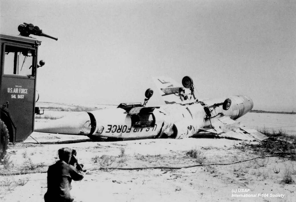 Tới nay, chỉ còn duy nhất 3 máy bay Starfighter còn hoạt động được đang nằm trong tay một nhóm thao diễn hàng không dân sự đặt tại căn cứ không quân Florida. Nguồn ảnh: Pinterest.