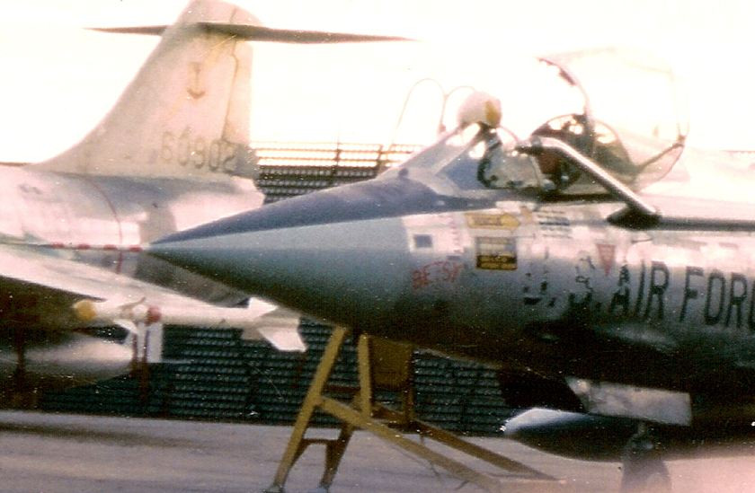 Như vậy, có tới một nửa số máy bay F-104 của Mỹ bị mất ở Việt Nam là do "tự tai nạn", hoàn toàn không bị dính dù chỉ một phát đạn của quân giải phóng. Nguồn ảnh: Pinterest.