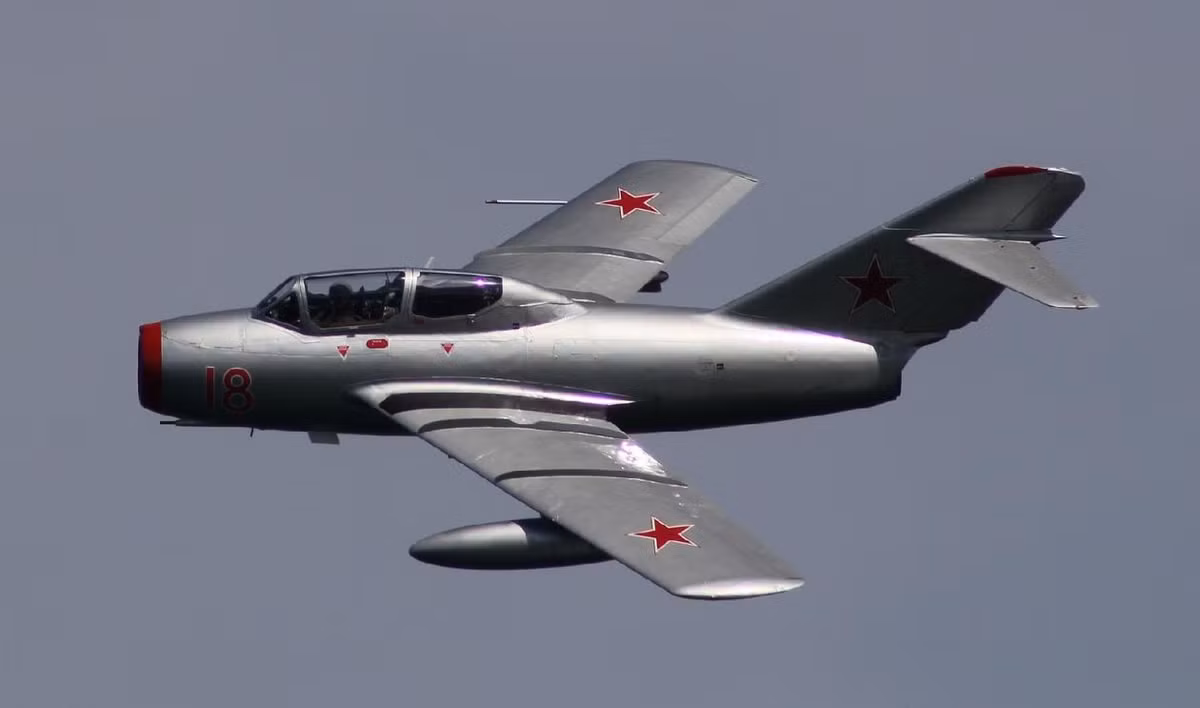 Tổng cộng có tới hơn 20 phiên bản MiG-15 khác nhau từng được ra đời trên khắp thế giới. Nguồn ảnh: Pinterest.