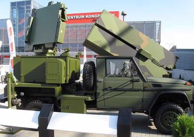 Tổ hợp tên lửa này bắt đầu được đưa vào hoạt động từ năm 1998, phiên bản tên lửa phòng không NASAMS II chính thức được nâng cấp và đưa vào hoạt động từ năm 2007 tới nay. Nguồn ảnh: Defence.