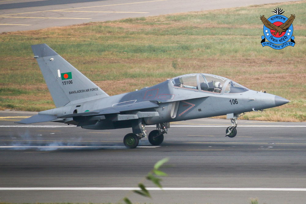  Máy bay phản lực huấn luyện Yak-130 do Nga sản xuất tới nay đã có hơn 150 chiếc được ra đời, phục vụ tại 9 quốc gia trên khắp thế giới suốt từ năm 1996 cho tới nay. Nguồn ảnh: Pinterest.