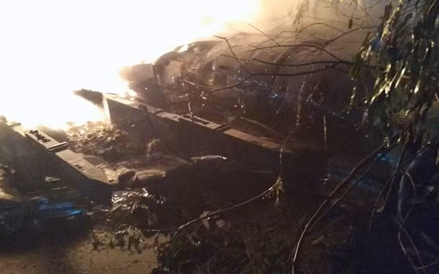 Ngày 11/7/2017, một chiếc Yak-130 trong biên chế Không quân Bangladesh đã rơi trong lúc huấn luyện, hai phi công thoát hiểm an toàn, không có thiệt hại nào khác dưới mặt đất. Nguồn ảnh: Pinterest.