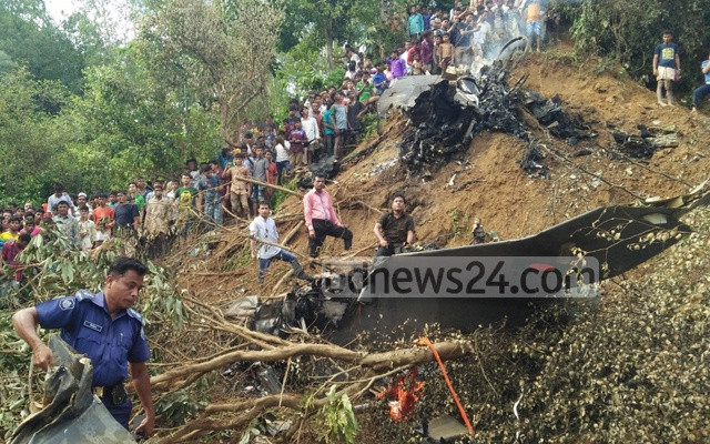 Đầu tiên là vụ tai nạn xảy ra vào ngày 26/6/2006 tại Ryazan, Nga. Vụ tai nạn xảy ra với một mẫu thử nghiệm của máy bay Yak-130, cả hai phi công đều giật ghế phóng, thoát hiểm an toàn. Nguồn ảnh: BdNews24h.