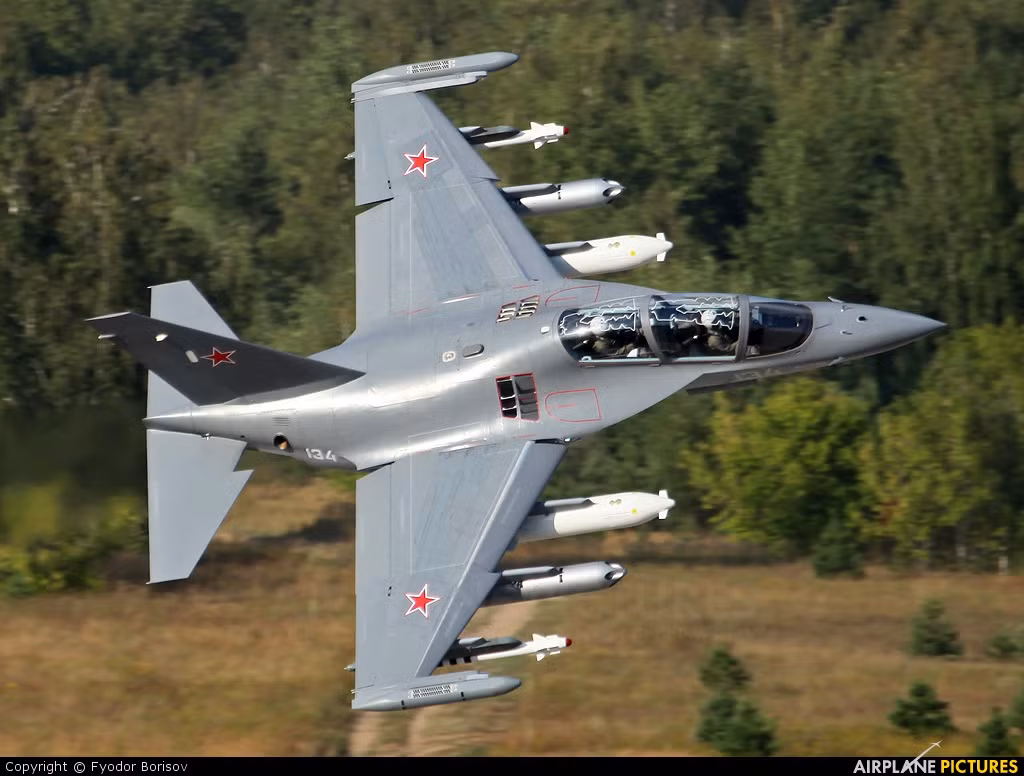 Mặc dù vậy trong suốt thời gian này, cũng có một vài lần xảy ra sự cố liên quan tới chiếc huấn luyện cơ này. Trong số những sự cố đó, các phi công thử nghiệm phần lớn đều thoát hiểm an toàn. Nguồn ảnh: Airplanes.