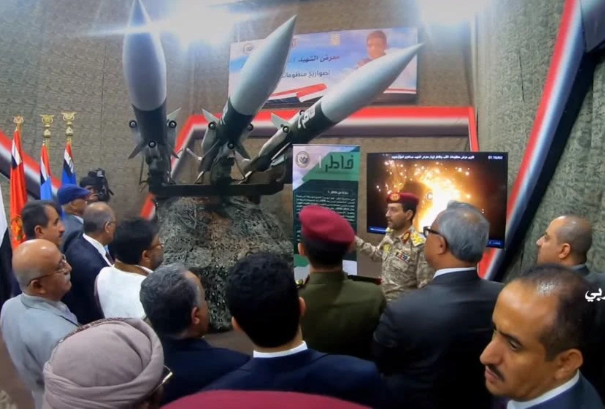 R-77 là loại tên lửa cực kỳ lợi hại, được cho là đã nhiều lần bắn hạ chiến đấu cơ F-15 trong các cuộc không chiến ở Yemen. Thậm chí truyền thông quốc tế còn nói đùa rằng, MiG-29 mang tên lửa R-77 đang đỗ trên mặt đất cũng bắn hạ được F-15. Nguồn ảnh: QQ.