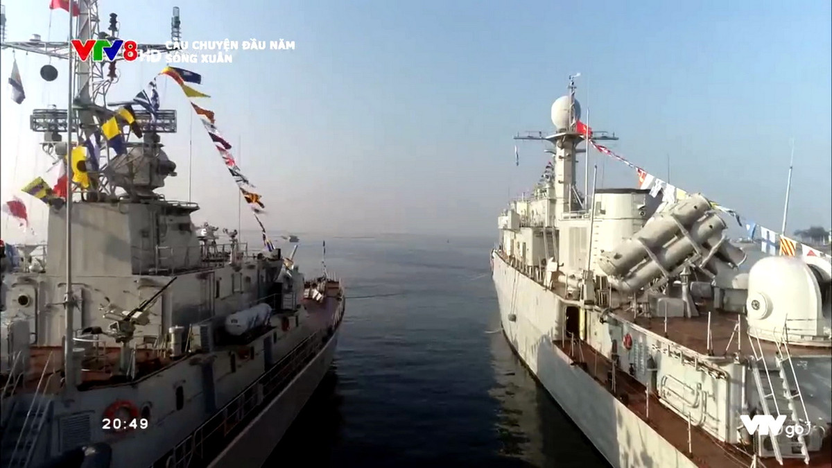Kèm theo đó là 4 tàu ngư lôi Turya - tất cả đều là tàu cũ từng được Liên Xô sử dụng trong quá khứ và sau đó được chuyển giao cho Việt Nam. Nguồn ảnh: VTV8.