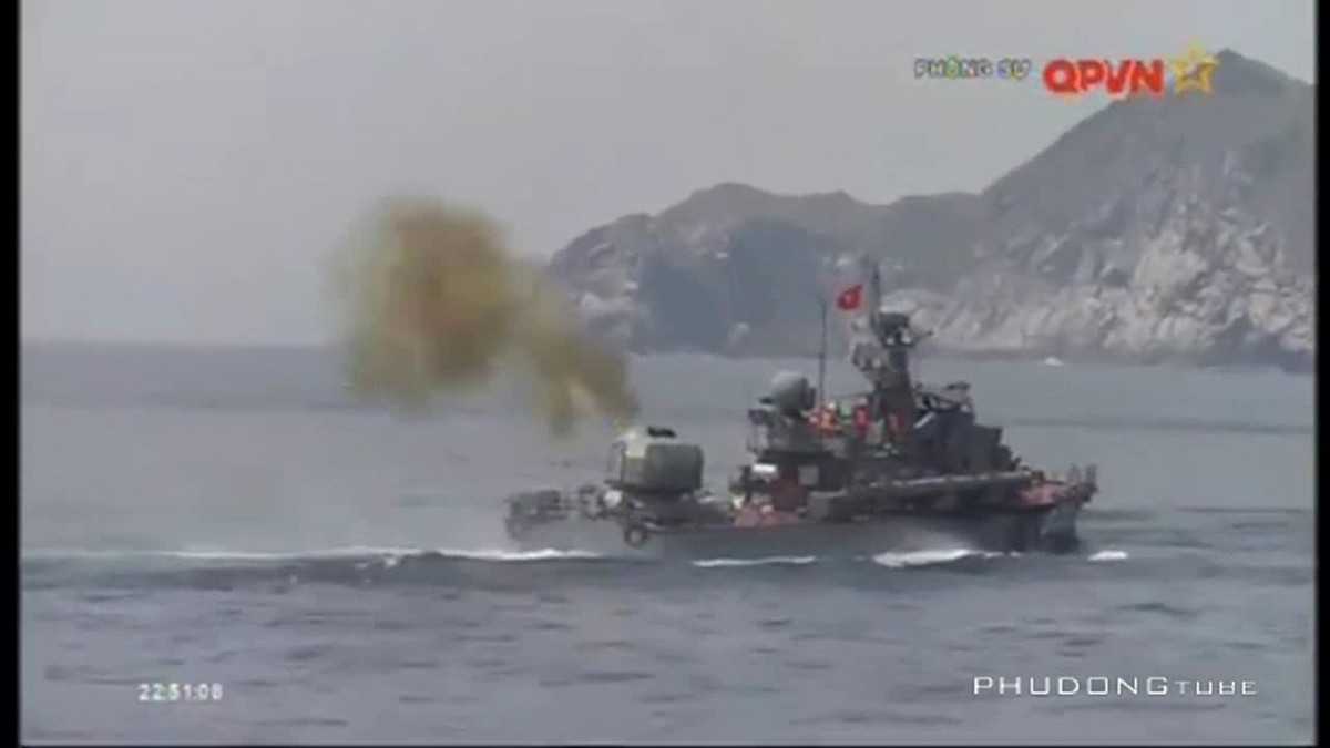 Tàu chiến trong biên chế của Bộ Tư lệnh Vùng 3 Hải quân Nhân dân Việt Nam tập trận bắn đạn thật. Nguồn ảnh: QPVN.