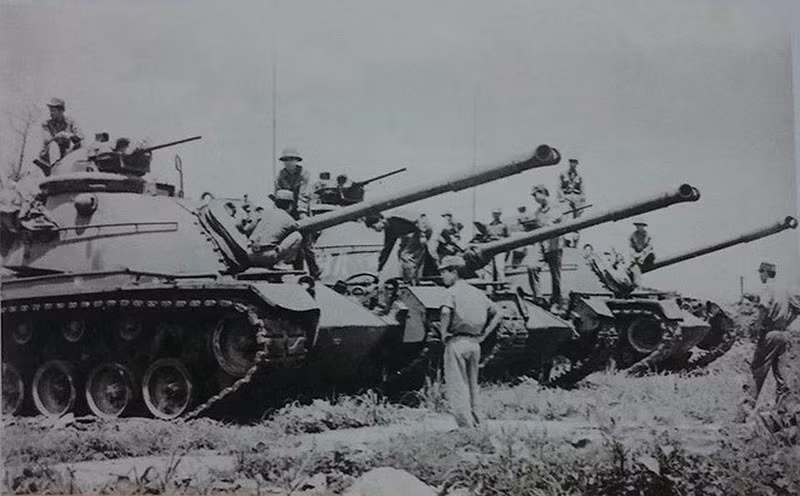 Xe tăng chiến lợi phẩm ta thu được từ sau kháng chiến chống Mỹ cứu nước được sử dụng trên chiến trường Campuchia, nhiều người lính của chế độ cũ cũng xung phong tham chiến trên chiến trường K để bảo vệ biên giới Tây Nam Tổ quốc. Nguồn ảnh: TL.