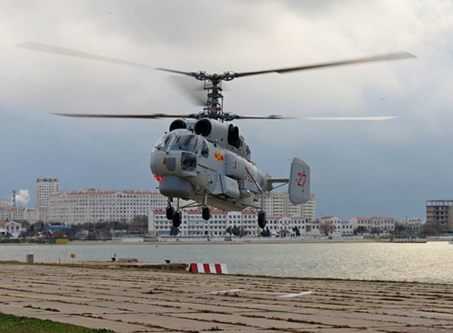 Không chỉ hoạt động như một công cụ săn ngầm hiệu quả, Ka-28 hoàn toàn có thể được sử dụng như một hoa tiêu trên cao, với tầm nhìn tốt và bao quát rộng cho tàu mẹ. Nguồn ảnh: TL.