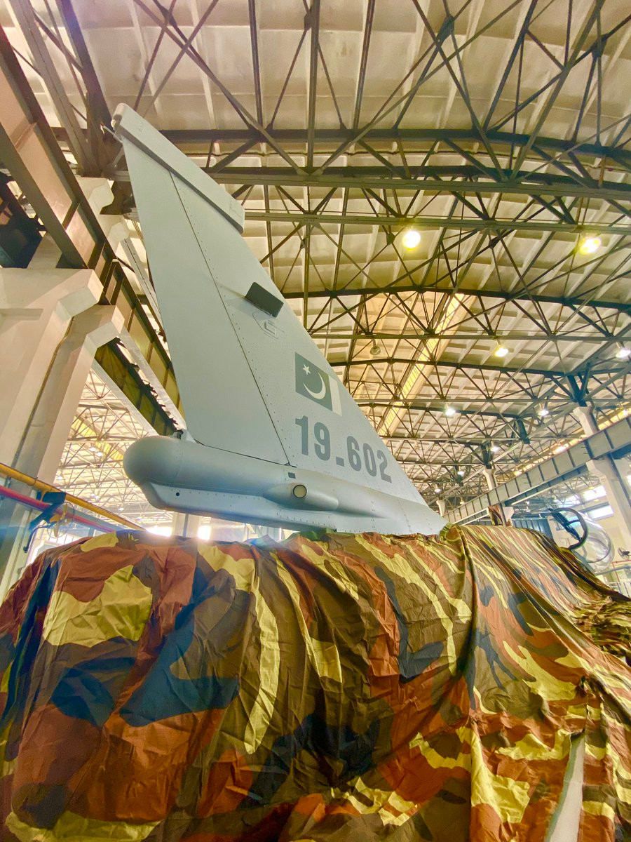 JF-17B là phiên bản nâng cấp mới nhất từ chiến đấu cơ JF-17. Hiện tại mới chỉ có khoảng 12 chiếc JF-17B được sản xuất tại Trung Quốc nhưng lại xuất khẩu tới nhiều quốc gia trên thế giới. Nguồn ảnh: BMDP.