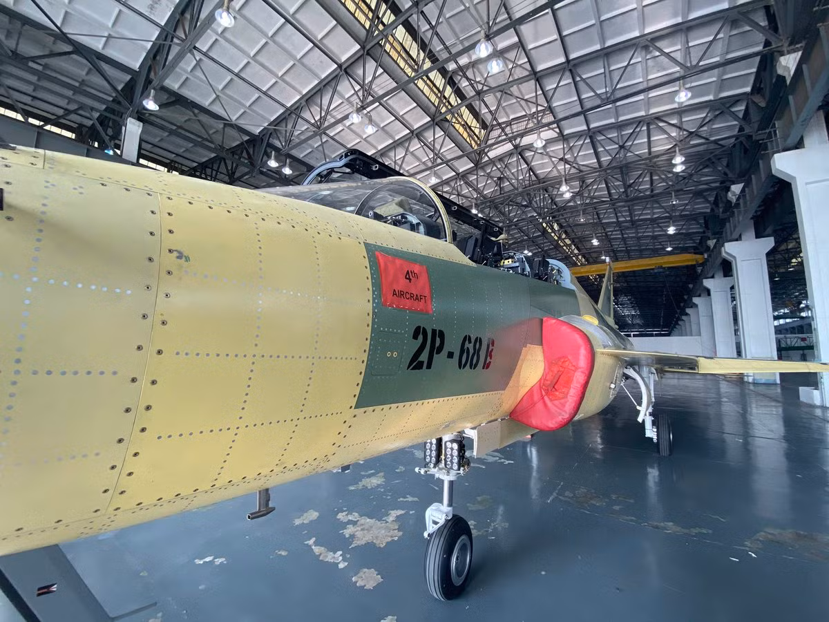 Trung Quốc và Pakistan dự tính, toàn bộ 26 chiếc JF-17B sẽ được chuyển giao hết trước khi kết thúc năm 2021 - nghĩa là 26 chiếc trong vòng 2 năm - một tốc độ khá nhanh nếu so sánh với các loại chiến đấu cơ đa nhiệm khác hiện nay. Nguồn ảnh: BMDP.