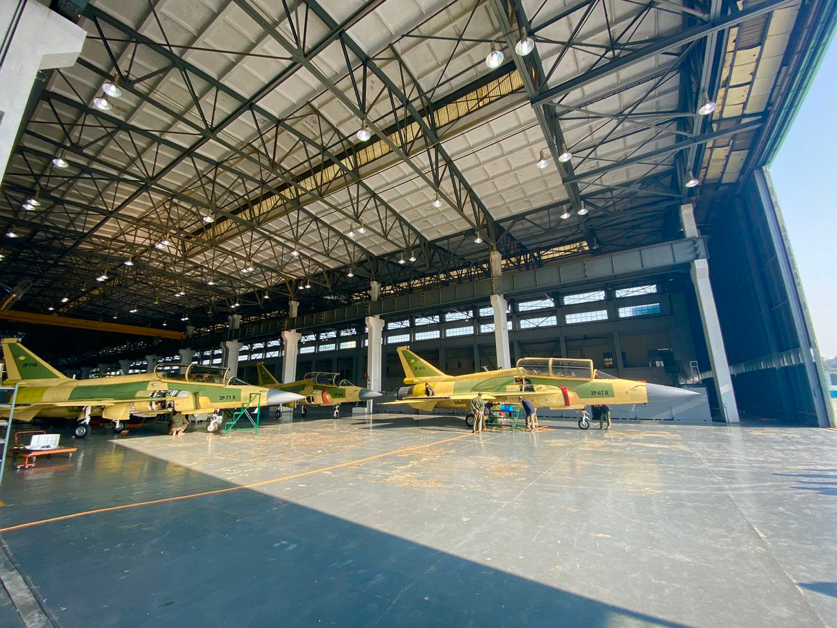 Giới phân tích nhận định, JF-17 thực tế không phải là một chiến đấu cơ tồi, tuy nhiên nó cũng không có bất cứ mặt nào nổi trội trừ việc giá bán khá rẻ, chỉ khoảng hơn 20 triệu USD mỗi chiếc. Nguồn ảnh: BMDP.