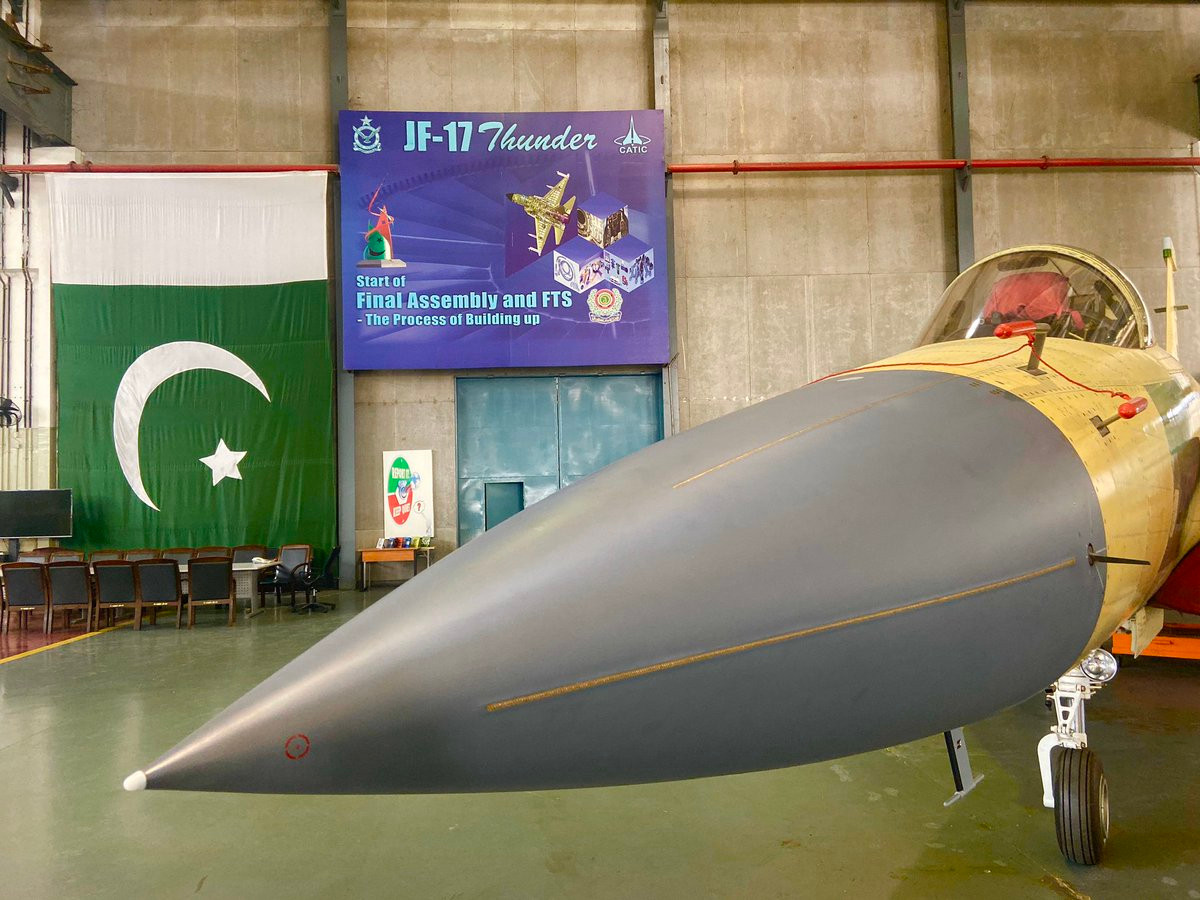 Theo các tài liệu được Trung Quốc công bố công khai, phiên bản JF-17B thuộc Block 2 của dòng máy bay chiến đấu đa năng, được Trung Quốc hoàn thiện từ năm 2017. Nguồn ảnh: BMDP.