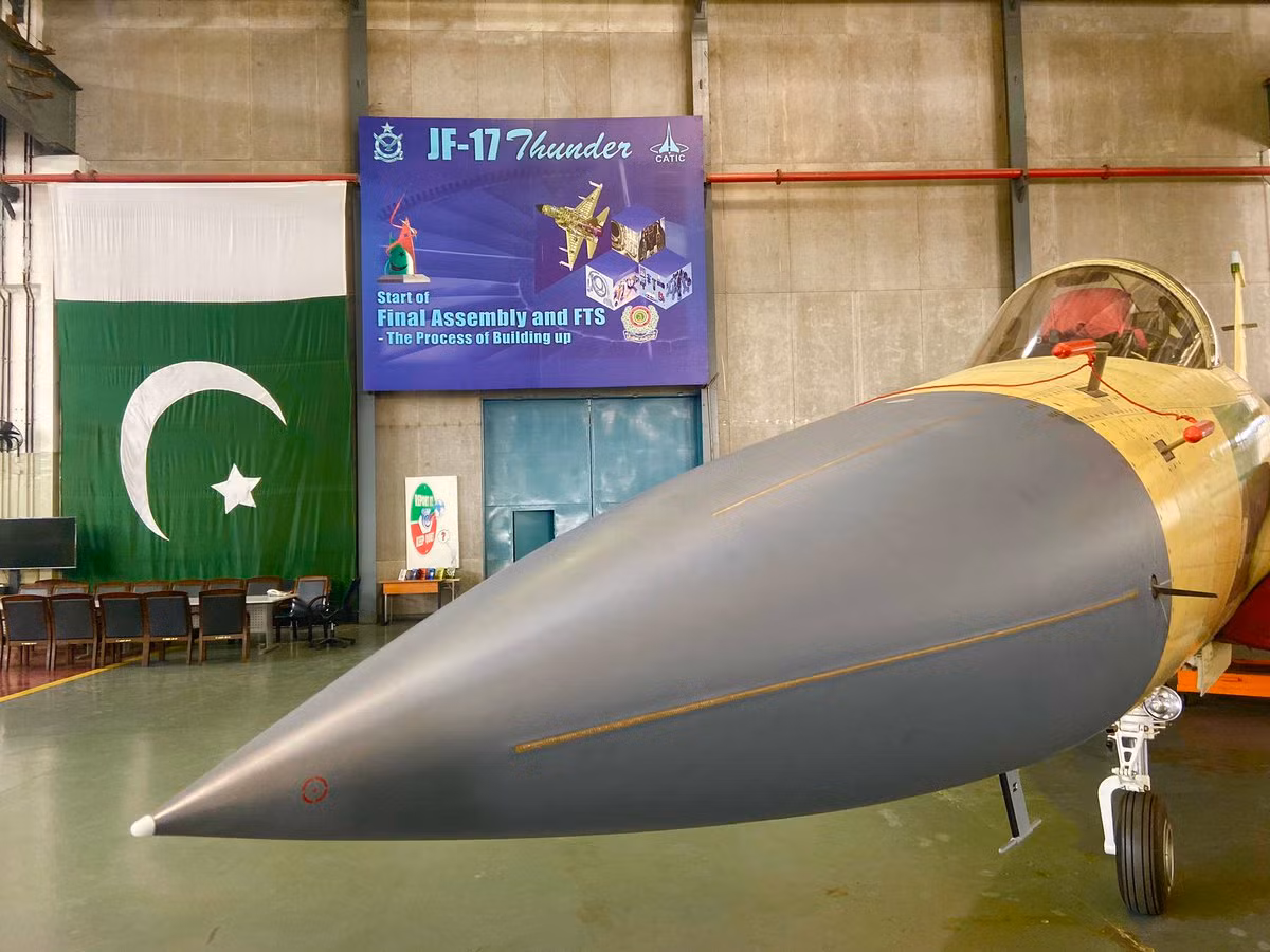 Theo các tài liệu được Trung Quốc công bố công khai, phiên bản JF-17B thuộc Block 2 của dòng máy bay chiến đấu đa năng, được Trung Quốc hoàn thiện từ năm 2017. Nguồn ảnh: BMDP.