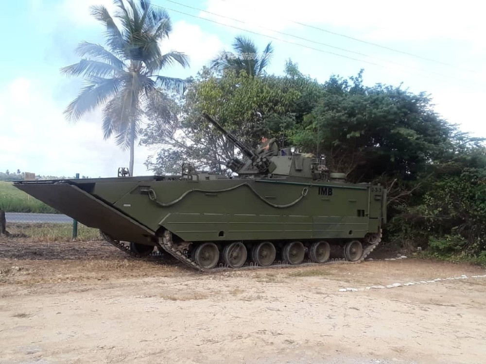 Xe có kíp chiến đấu yêu cầu ba người, có trang bị tên lửa HJ-73C cung cấp khả năng chống tăng ở tầm xa lên tới tối đa 5 km. Nguồn ảnh: Sina.