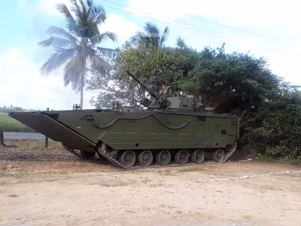 Xe có kíp chiến đấu yêu cầu ba người, có trang bị tên lửa HJ-73C cung cấp khả năng chống tăng ở tầm xa lên tới tối đa 5 km. Nguồn ảnh: Sina.