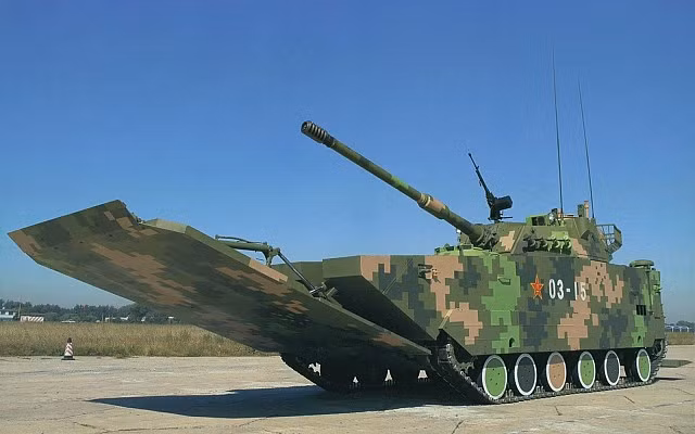 Khả năng lội nước của VN-16 cũng tương tự như VN-18 với tốc độ di chuyển trên mặt nước rất cao kèm theo đó là việc chạy được trên bộ với tốc độ tối đa lên tới 65 km/h. Nguồn ảnh: Sina.