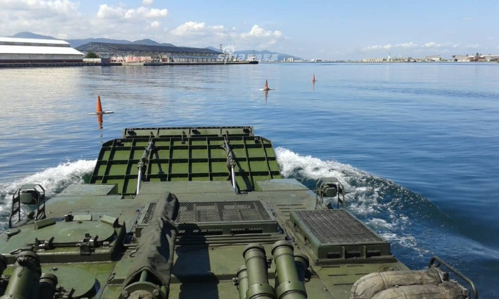 Với phiên bản VN-16, xe được trang bị một khẩu pháo 105mm và có khả năng tác chiến như một khẩu pháo tự hành chống tăng khi ở trên cạn. Nguồn ảnh: Sina.