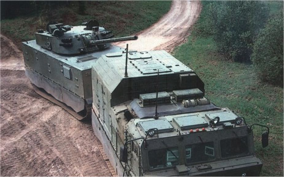 Cuối cùng là khẩu cối tự hành có tên Magnolia. Khẩu cối tự hành này của Nga có thiết kế cực kỳ đặc biệt khi được đặt trên khung gầm của xe thiết giáp lưỡng cư đa địa hình DT-30PM và được... chia làm hai đốt. Nguồn ảnh: QQ.