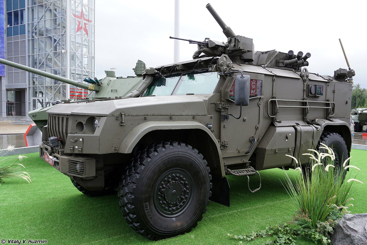 Ngoài ra, 2S41 còn được trang bị sẵn một khẩu súng máy 7,62mm điều khiển từ xa trên nóc xe, cho phép xạ thủ tác chiến với súng máy mà không cần phải "thò" đầu ra khỏi xe. Nguồn ảnh: Twitter.