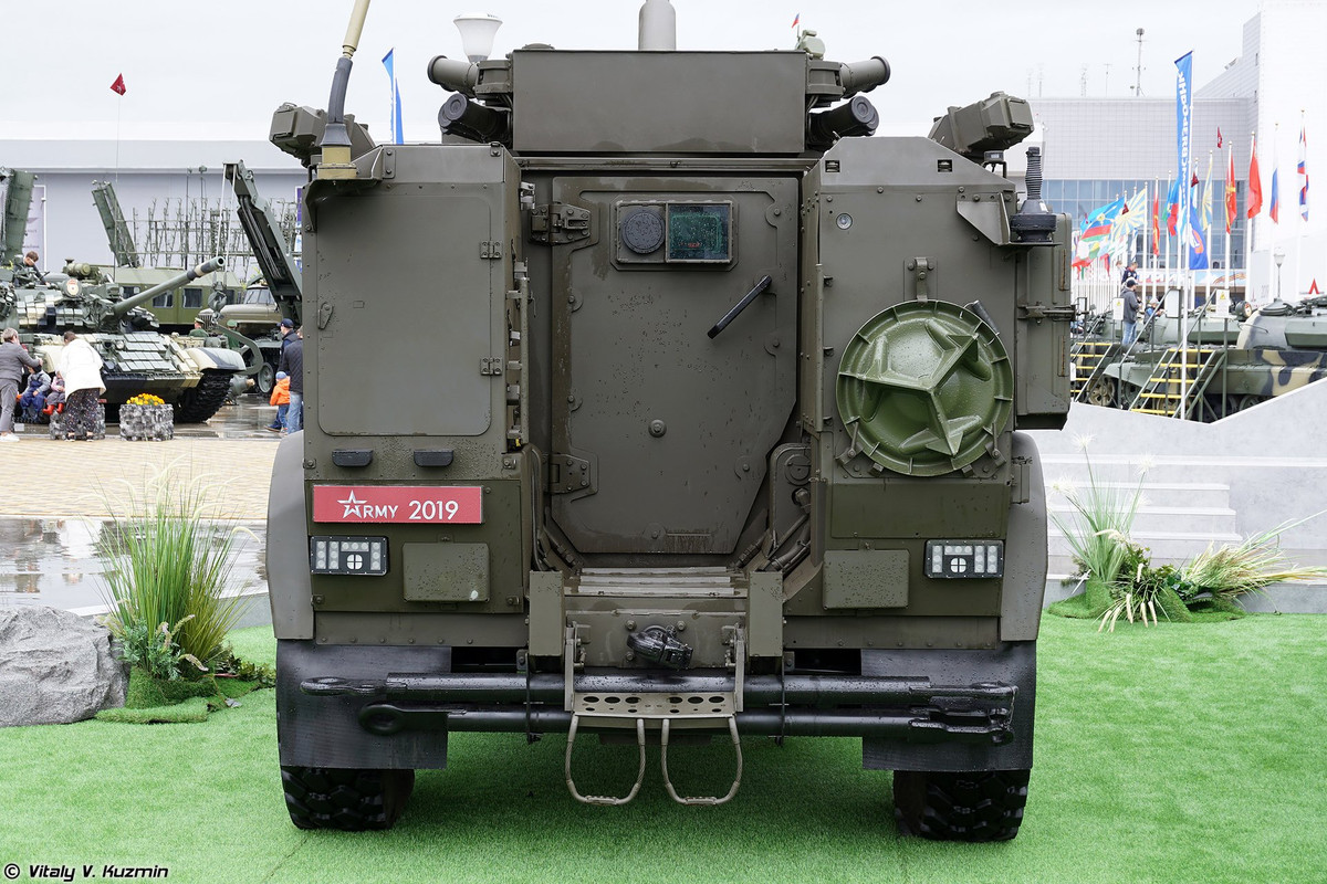 Toàn bộ khẩu cối tự hành Drok 2S41 có trọng lượng 14 tấn, sử dụng động cơ công suất 350 mã lực, đủ để nó di chuyển với tốc độ tối đa 100 km/h khi đi trên đường bằng. Nguồn ảnh: Twitter.