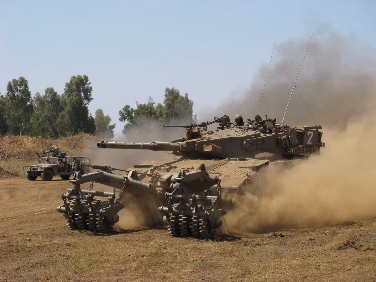 Theo dự tính, trong năm nay sẽ có 30 xe tăng Merkava - 4 được đến tay quân đội Israel. Hiện tại, quân đội nước này đang có số lượng Merkava dự trong biên chế đương quân số 8 lữ đoàn. Nguồn ảnh: BMDP.