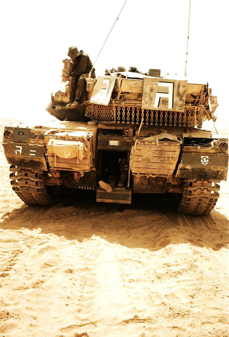 Cửa khoang chở quân ở phía sau xe tăng Merkava - loại xe tăng chủ lực duy nhất trên thế giới hiện nay có kèm khả năng chở quân. Nguồn ảnh: BMDP.