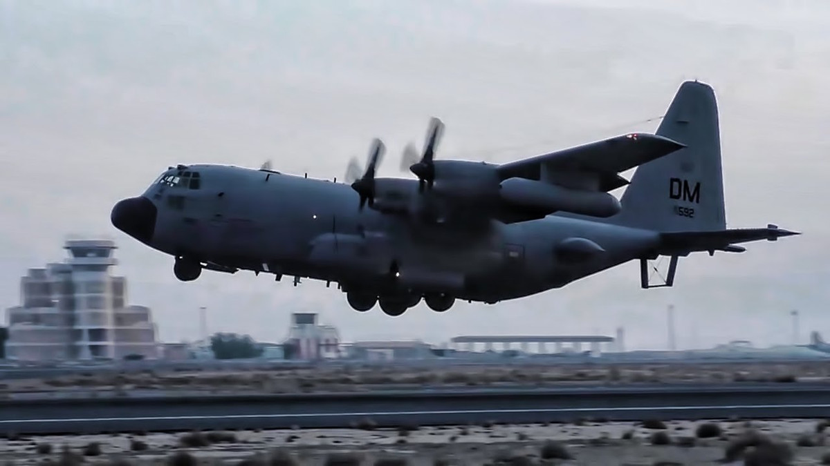 Thuật ngữ "la bàn trên không" hay "la bàn bay" được không quân Mỹ dùng để chỉ những loại máy bay chỉ huy truyền tiếp thông tin trên không hoặc tham mưu kế hoạch tác chiến, chiến thuật và vũ khí trên không nhằm phản ứng nhanh nhất với mọi điều kiện chiến trường. Nguồn ảnh: BI.