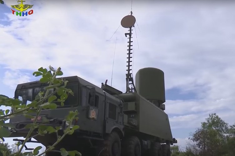 Tên lửa hành trình chống hạm siêu âm Yakhont có tầm bắn tối đa 300 km, mang theo đầu đạn trọng lượng 200 kg, vận tốc tối đa Mach 2,5 và độ cao hành trình trong khoảng 20 - 30 m.