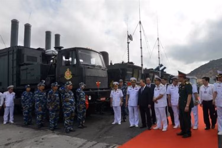 Đã có dự đoán cho rằng Lữ đoàn 682 sẽ sử dụng hệ thống tên lửa BrahMos phiên bản phóng từ mặt đất do Ấn Độ cung cấp theo gói tín dụng trị giá 500 triệu USD.