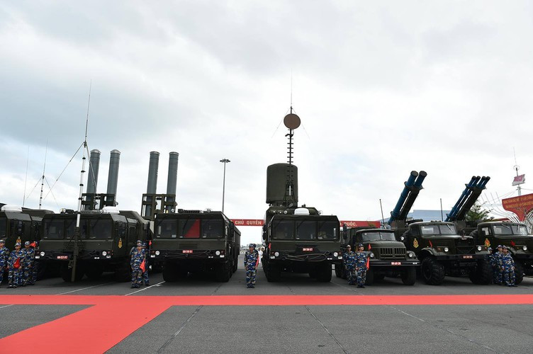 Hiện nay Hải quân nhân dân Việt Nam có nhiều lữ đoàn tên lửa phòng thủ bờ biển, trong đó mỗi đơn vị lại được trang bị một tổ hợp vũ khí khác nhau.