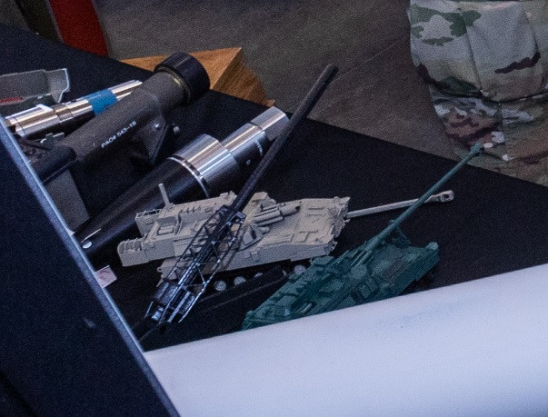 Theo đó, loại pháo hạt nhân này sẽ có tầm bắn xa hơn nhiều so với lần đầu ra đời từ thời Chiến tranh Lạnh. Cụ thể, tầm bắn được dự kiến sẽ lên tới 1000 dặm - tương đương hơn1600 km. Nguồn ảnh: BMDP.