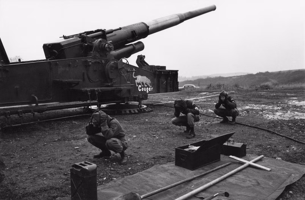 Do có kích thước quá cồng kềnh nên dù M65 có khả năng cơ động nhưng lại mất rất nhiều thời gian để chuyển trạng thái từ cơ động sang trạng thái tấn công trước khi có thể khai hoả được. Nguồn ảnh: Forces.