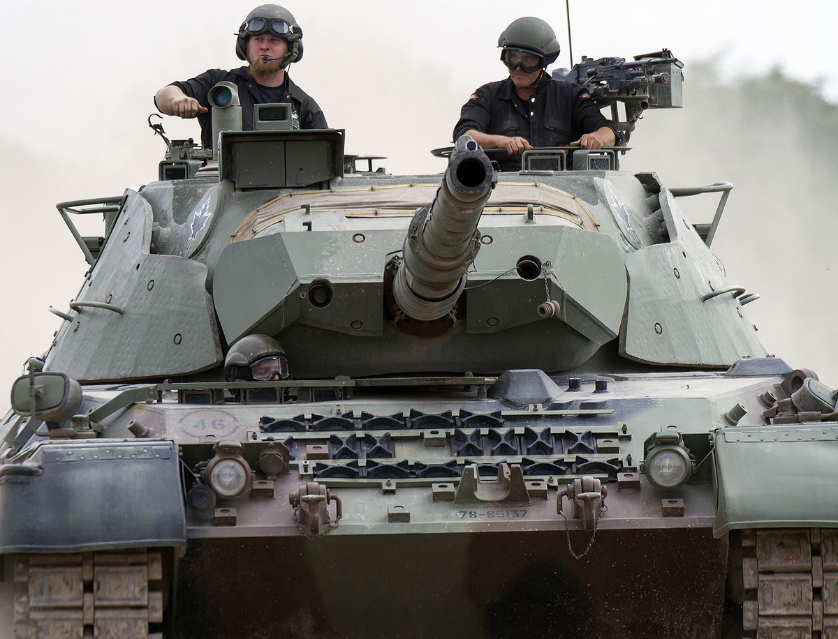 Leopard ngay sau khi ra đời đã trở thành loại xe tăng mang tính hình mẫu cho toàn bộ châu Âu. Cho tới tận thập niên 90, Leopard vẫn là một trong những loại xe tăng phổ biến nhất tại lục địa này. Nguồn ảnh: Pinterest.