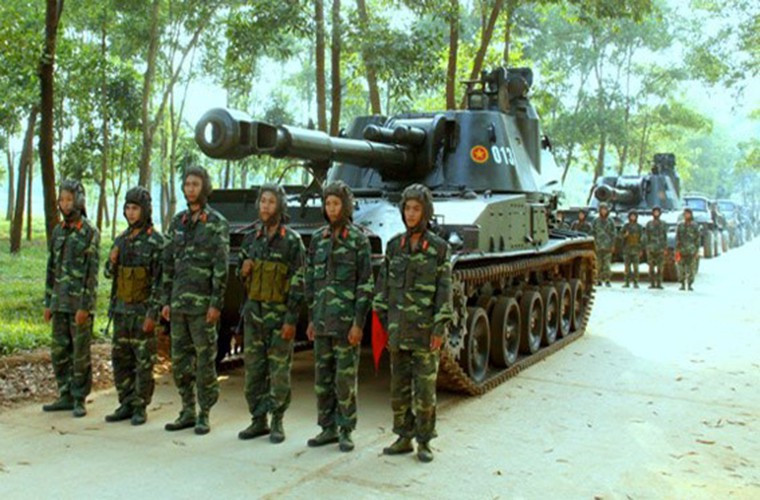 Được biết, hiện tại pháo tự hành 2S3 Akatsiya cũng đang được trang bị trong các đơn vị pháo binh thuộc Binh chủng Pháo binh Việt Nam với định danh riêng SU-152 (có lẽ là để đồng bộ với pháo SU-100 còn trong biên chế). Đây được xem là mẫu pháo tự hành mạnh nhất của Việt Nam hiện tại. Nguồn ảnh: QĐND.
