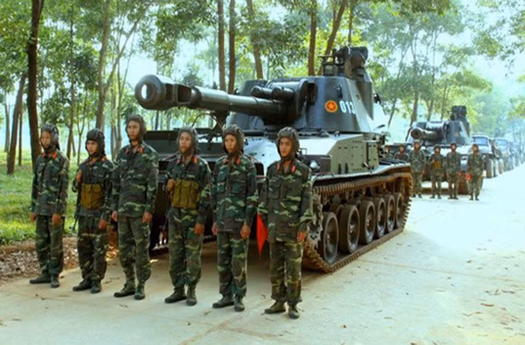 Được biết, hiện tại pháo tự hành 2S3 Akatsiya cũng đang được trang bị trong các đơn vị pháo binh thuộc Binh chủng Pháo binh Việt Nam với định danh riêng SU-152 (có lẽ là để đồng bộ với pháo SU-100 còn trong biên chế). Đây được xem là mẫu pháo tự hành mạnh nhất của Việt Nam hiện tại. Nguồn ảnh: QĐND.