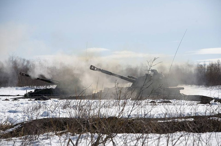Ngoài các phương tiện trinh sát pháo binh thông thường, các đơn vị 2S3 Akatsiya còn được trang bị các máy bay do thám không người lái Orlan-10 nhằm nâng cao khả năng tìm kiếm mục tiêu cũng như điều chỉnh hỏa lực khi bắn. Nguồn ảnh: Rumil.