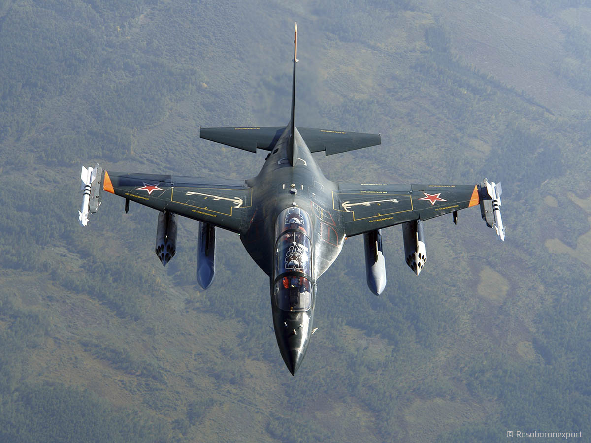 Yakovlev Yak-130 có giá xuất xưởng vào khoảng 15 triệu USD cho mỗi chiếc và tới nay đã có khoảng 160 chiếc được sản xuất, sử dụng khắp thế giới. Nguồn ảnh: Pinterest.