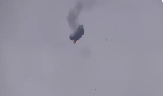 Kíp lái hoàn toàn không có cơ hội nào thoát ra khỏi chiếc trực thăng này vì giống như mọi loại trực thăng khác, Mi-17 không được trang bị ghế phóng thoát hiểm. Nguồn ảnh: Twitter.