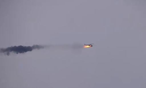 Trong đoạn video dài 70 giây này, chiếc trực thăng cùng với phi hành đoàn của nó đã vùng vẫy trong nỗ lực cuối cùng trước khi bị rơi hoàn toàn. Nguồn ảnh: Twitter.