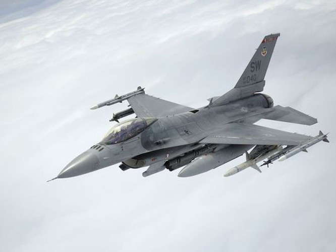 Phiên bản mới nhất là AIM-1020D với tầm bắn lên tới 160km.