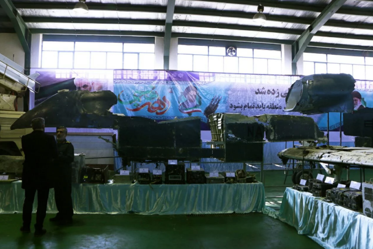 Có vẻ như Iran đã tốn khá nhiều thời gian để thu nhặt những mảnh vỡ này và nghiên cứu, phân tích chúng trước khi mang ra triển lãm công khai như một "cái vả" vào thể diện của Mỹ. Nguồn ảnh: Defenceblog.