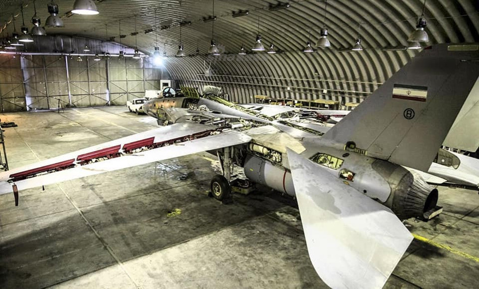 Đây có thể coi là một kỳ tích của quốc gia Hồi giáo này khi mà Iran bị cấm vận hoàn toàn suốt 40 năm nay và chỉ có thể tự lực cánh sinh, tự tìm cách kéo dài tuổi thọ cho những chiến đấu cơ này. Nguồn ảnh: Sina.