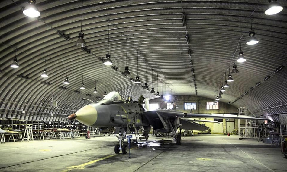 Ngoài các tiêm kích chiếm ưu thế trên không F-14 Tomcat, Iran hiện còn đang sở hữu một lượng lớn tiêm kích đa năng Mỹ loại F-4 Phantom II, F-5 Tiger II hay các chiến đấu cơ Mirage F1 từ Pháp. Nguồn ảnh: Sina.