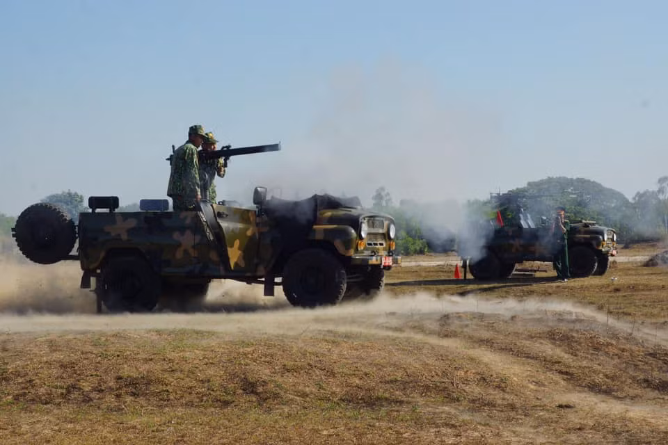 Việc gắn được vũ khí lên những loại xe bán tải này cho phép chúng ta mở rộng khả năng tác chiến, có thể cho ra đời những loại phương tiện vũ trang nguy hiểm với chi phí rất rẻ. Nguồn ảnh: Baoquankhu7.