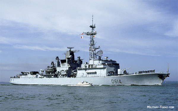 Ngoài ra, tàu còn được trang bị 40 tên lửa phòng không SM-1MR, 20 ống phóng ngư lôi, một khẩu pháo chính 100mm, 2 khẩu pháo phòng không 20mm và hai pháo cao tốc. Nguồn ảnh: Pinterest.