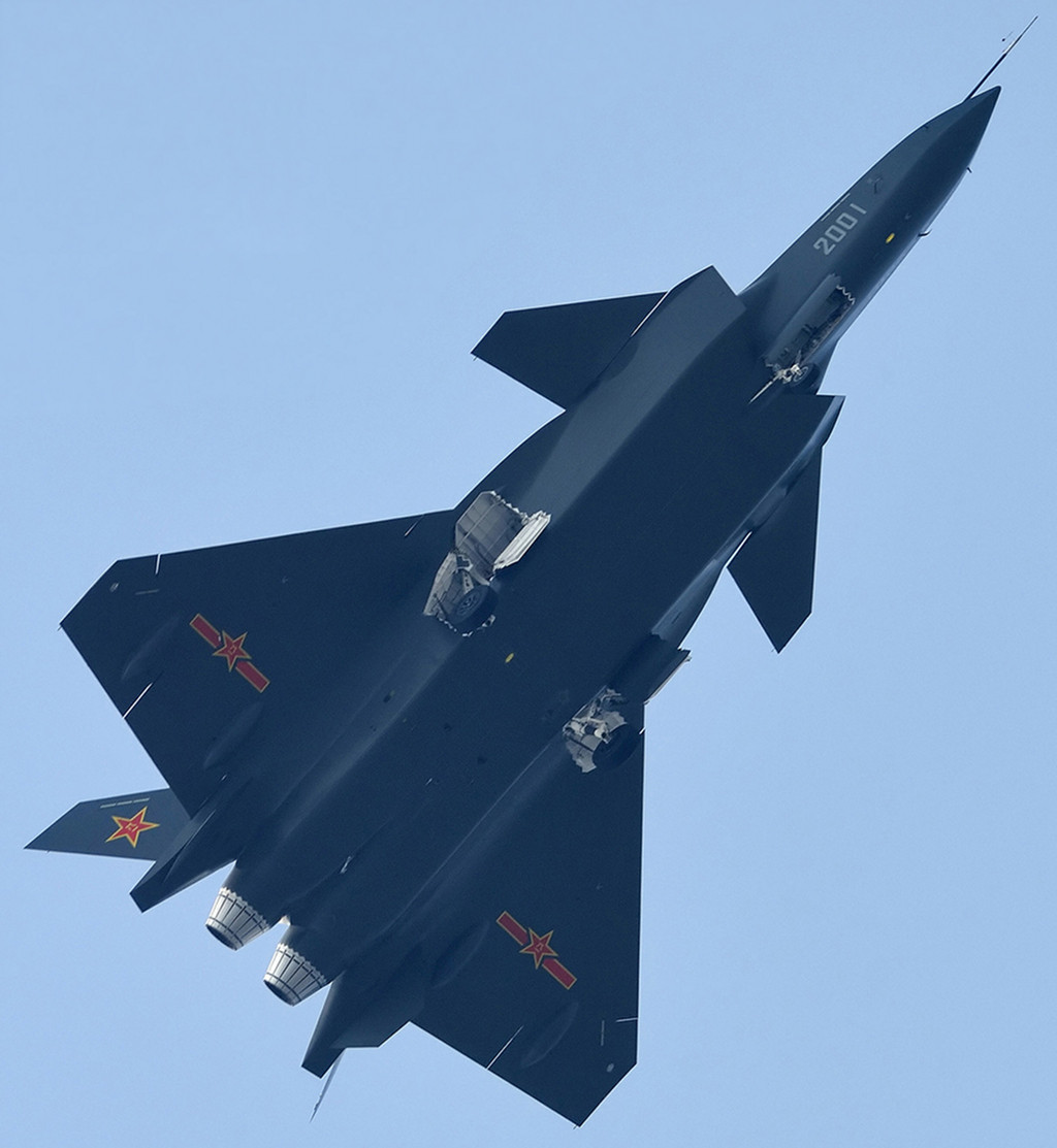 Vậy nên, một biên đội Su-57 và J-20 kết hợp có thể sẽ cung cấp khả năng tác chiến cực kỳ tuyệt vời khi J-20 sẽ làm nhiệm vụ chiếm ưu thế trên không, "dọn bãi" cho Su-57 tấn công các mục tiêu giá trị dưới mặt đất. Nguồn ảnh: Sina.