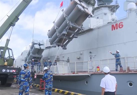 Với Uran-E, loại tên lửa này được trang bị đầu đạn nặng tới 145 kg. Đầu đạn này đủ sức đánh chìm ngay lập tức một khinh hạm có tải trọng 2000 tấn khi tấn công trúng vào sống tàu. Nguồn ảnh: QPVN.